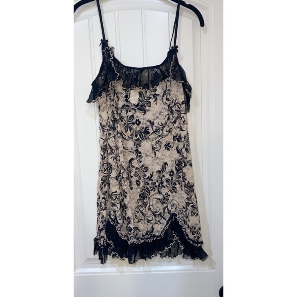 Lace & Ruffles Chemise Sz L EUC